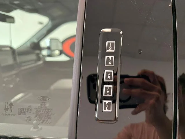 New 2027 Oxford White Ford F-250® Lariat® image 25