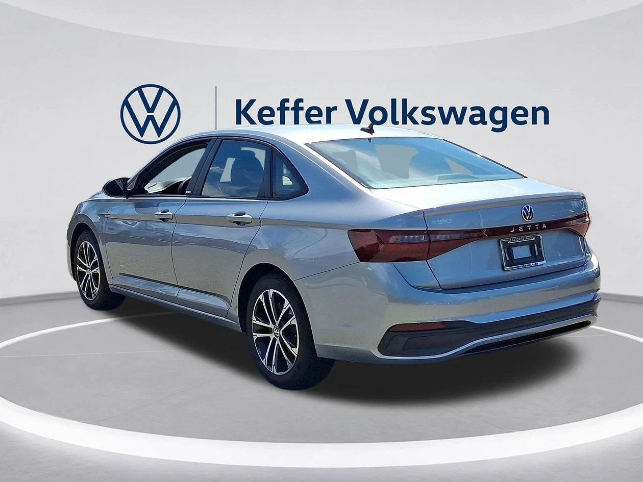 Certified Used 2025 Silver Volkswagen 1.5T Sport image 4