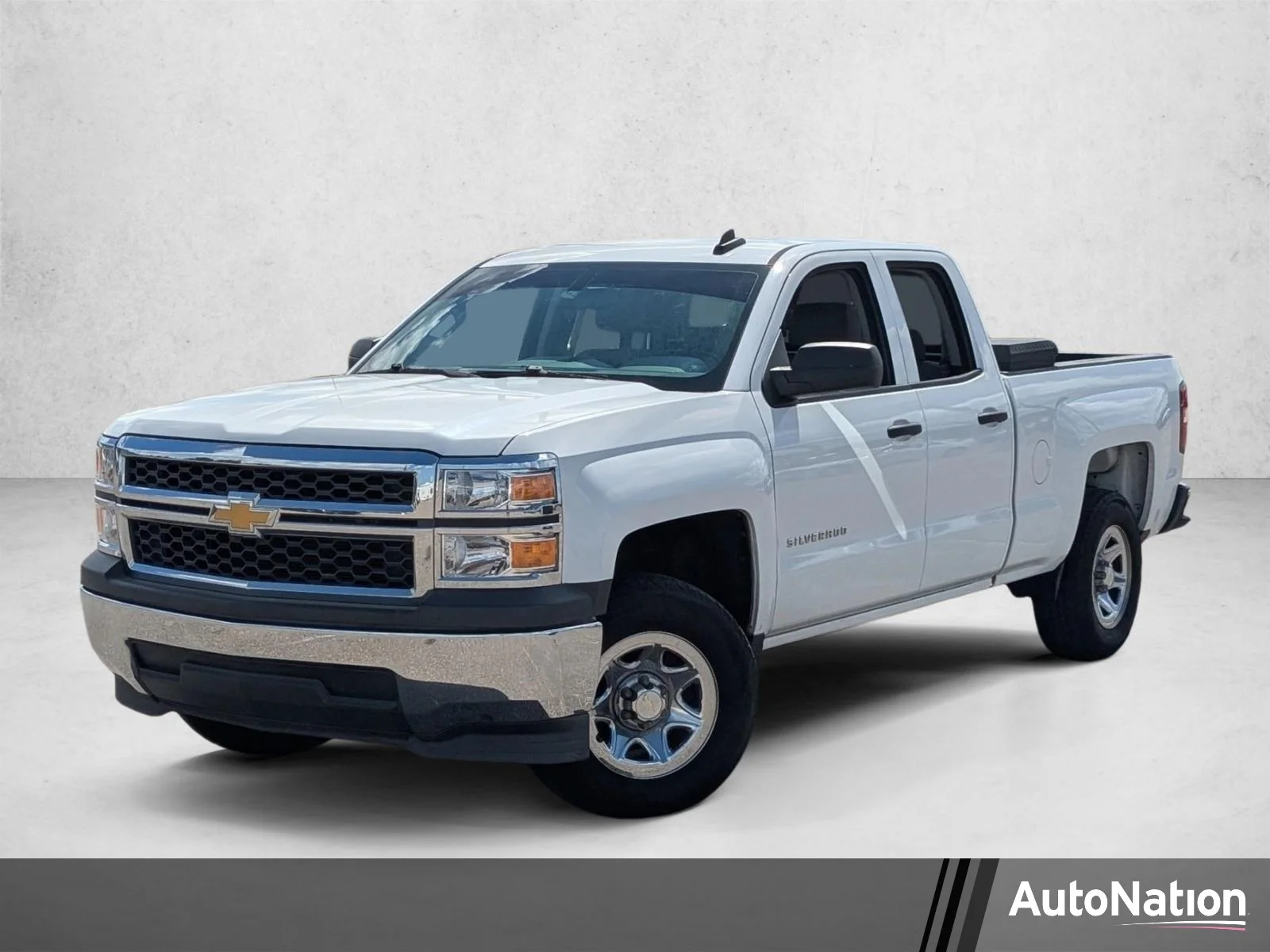 Used 2015 Summit White Chevrolet LS image 1