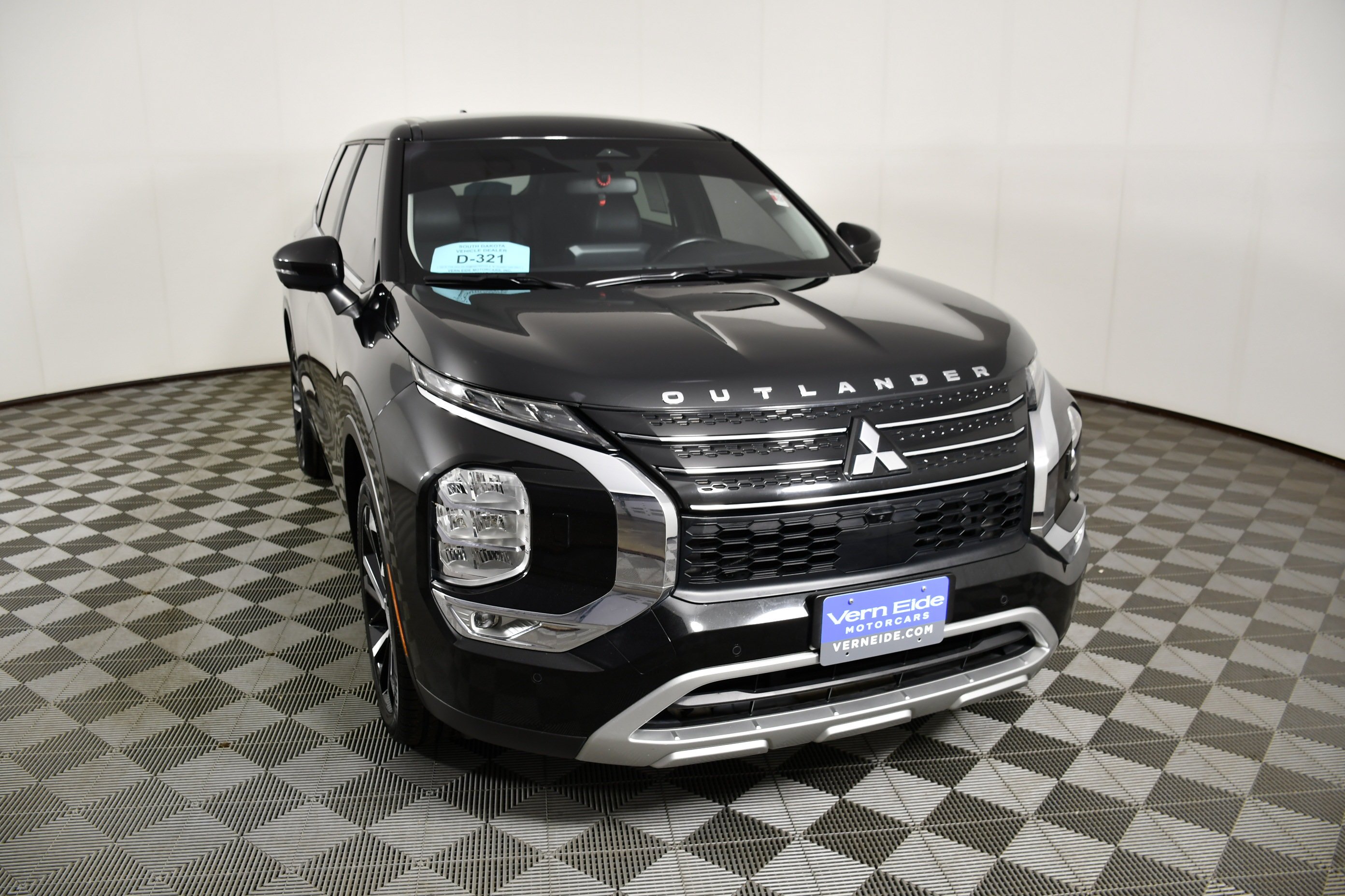 Certified Used 2024 Black Diamond Mitsubishi SE image 3
