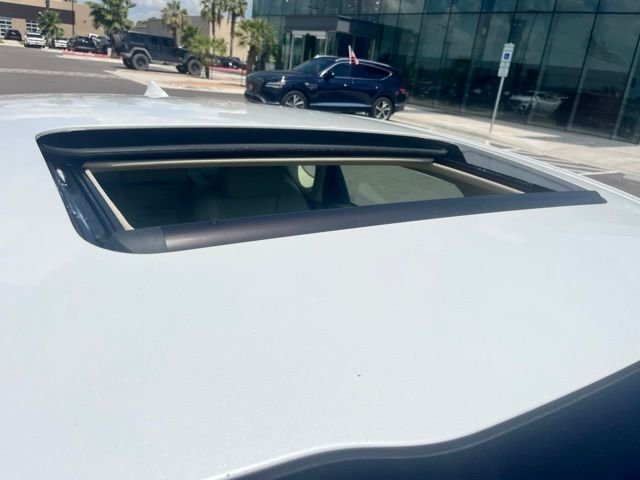 Used 2020 White Kia Luxury image 6