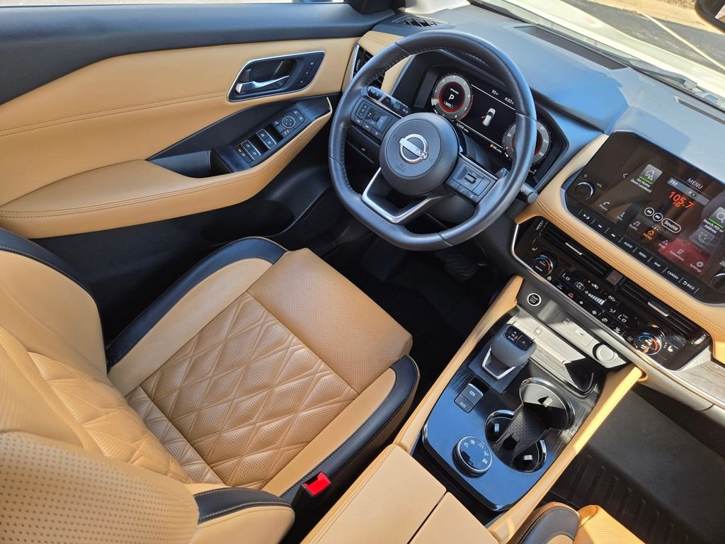 Used 2023 White Nissan Platinum image 18