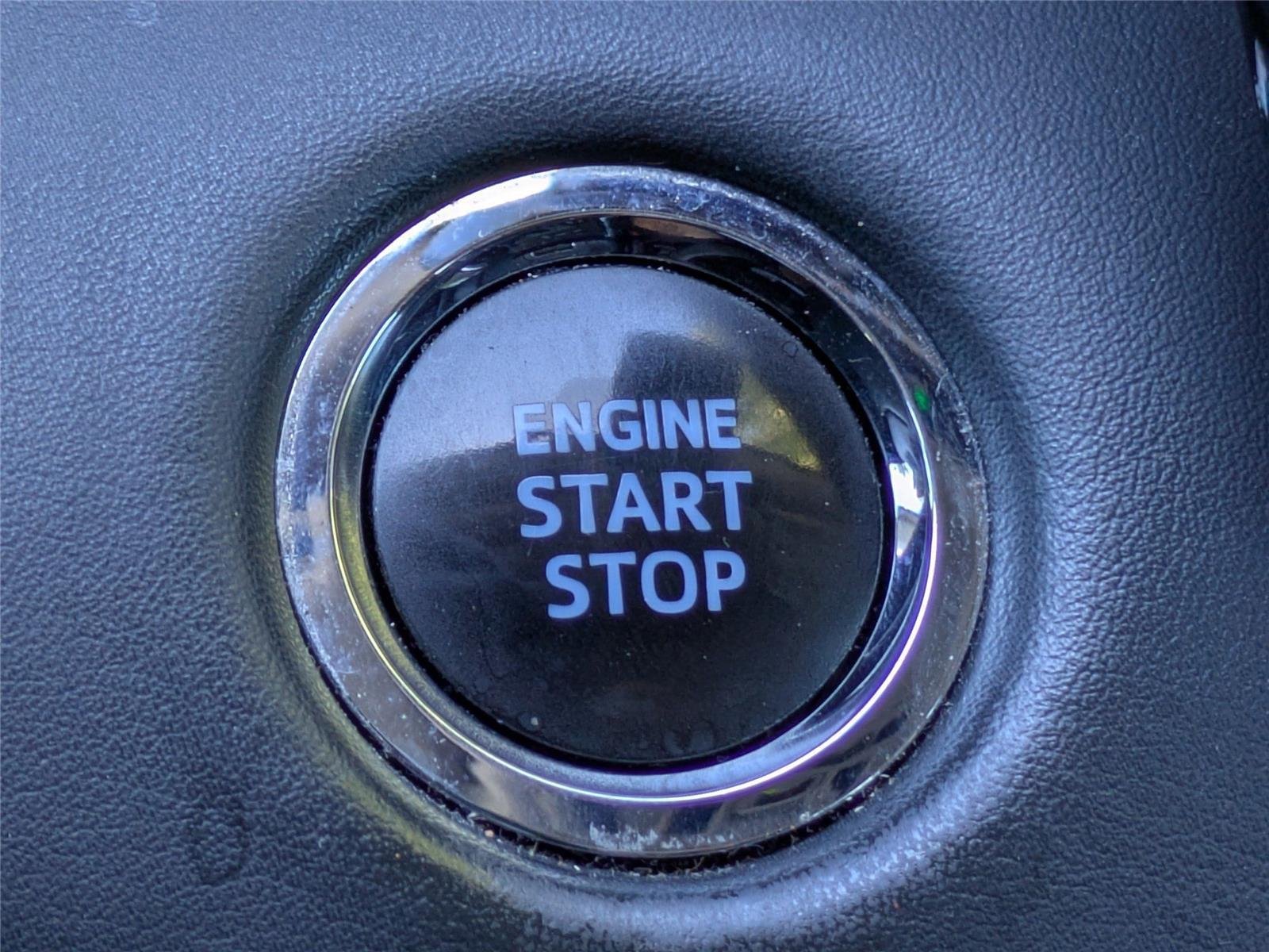 Used 2022 Wind Chill Pearl Toyota XLE image 32