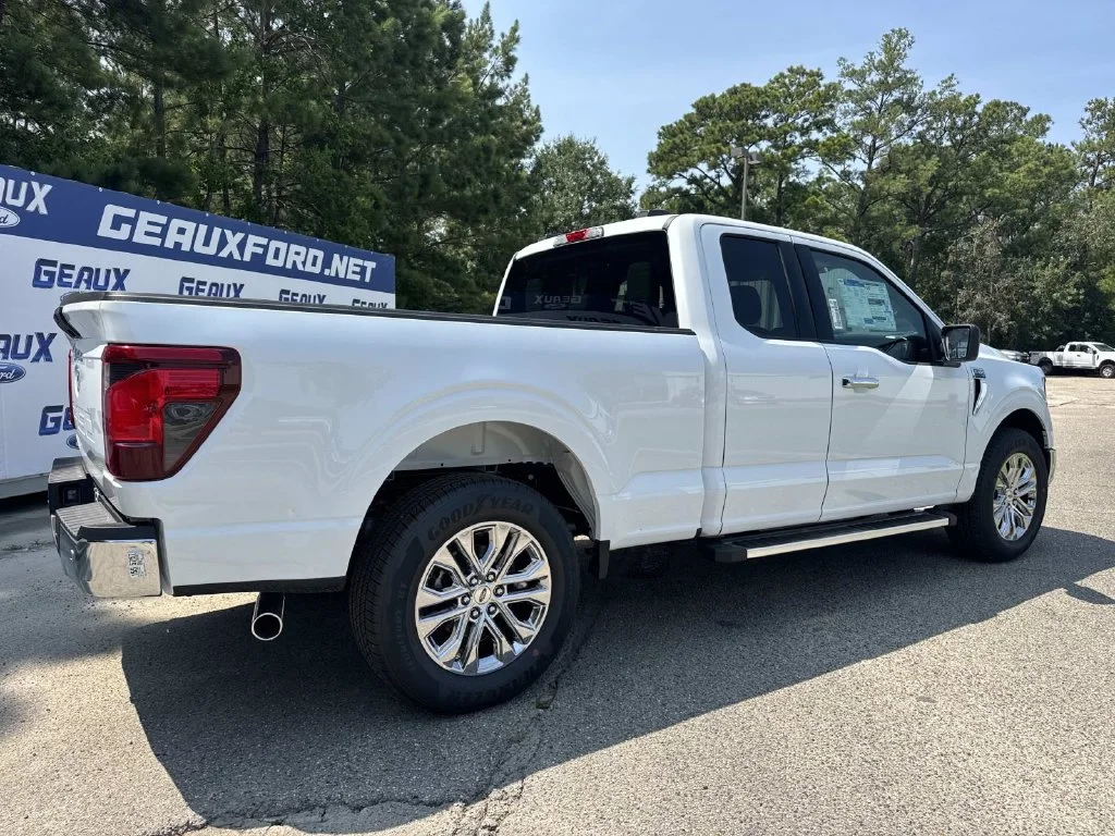 New 2026 Oxford White Ford XLT image 16