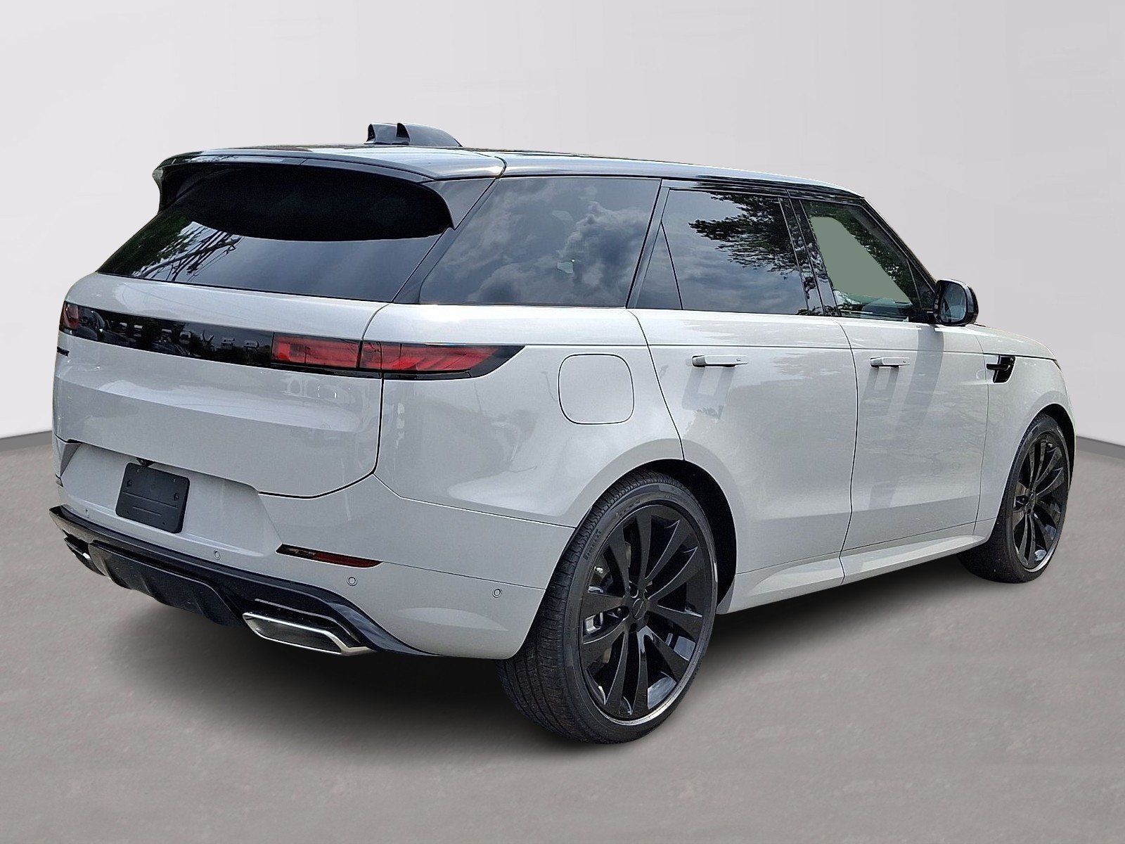 New 2026 Borasco Grey LAND ROVER Dynamic SE image 3