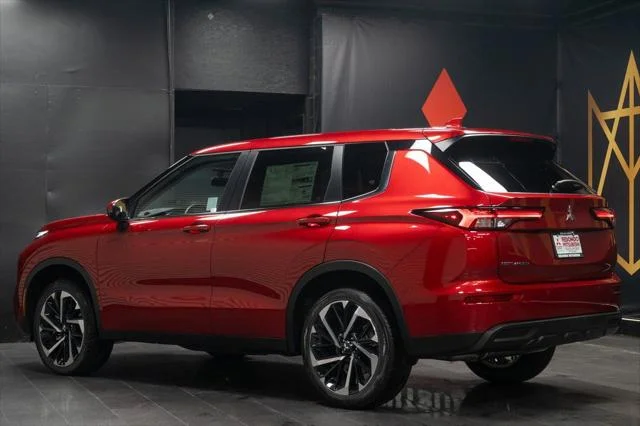 2025 Mitsubishi Outlander Plug-in Hybrid SE - Photo 8
