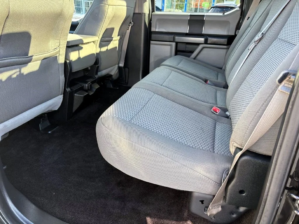 Used 2017  Ford XLT image 12