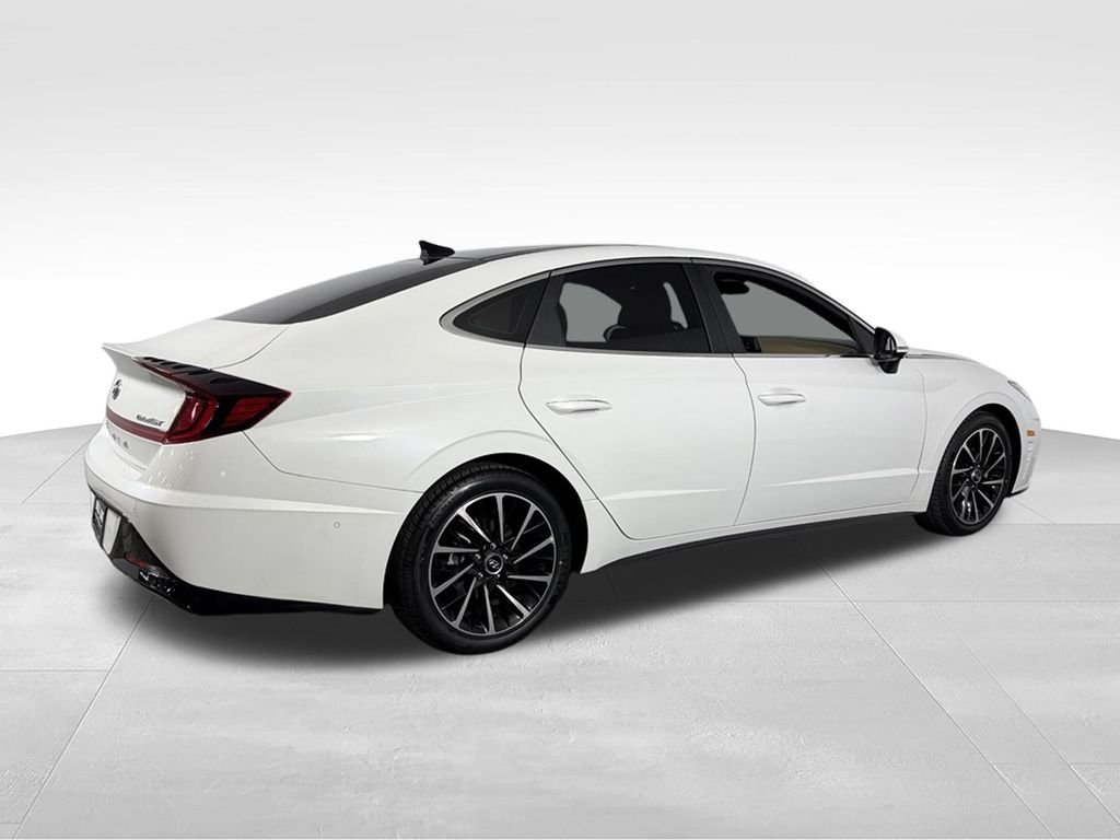 Used 2021 Quartz Hyundai Limited image 7