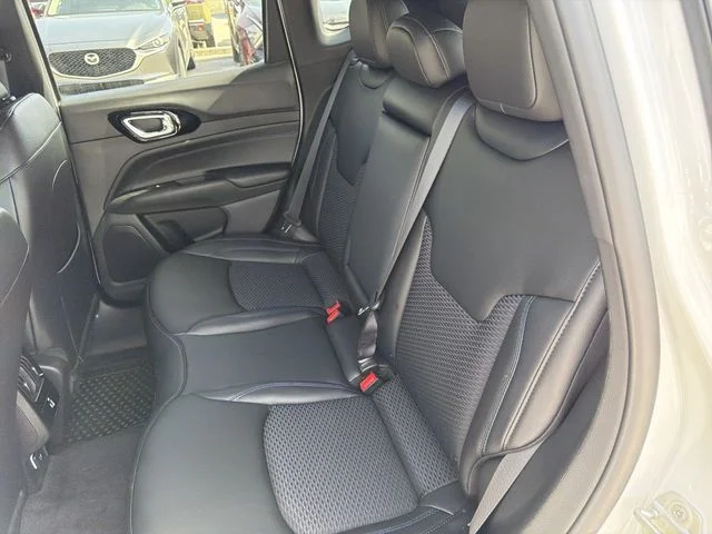 New 2026 Bright White Clearcoat Jeep Latitude image 17