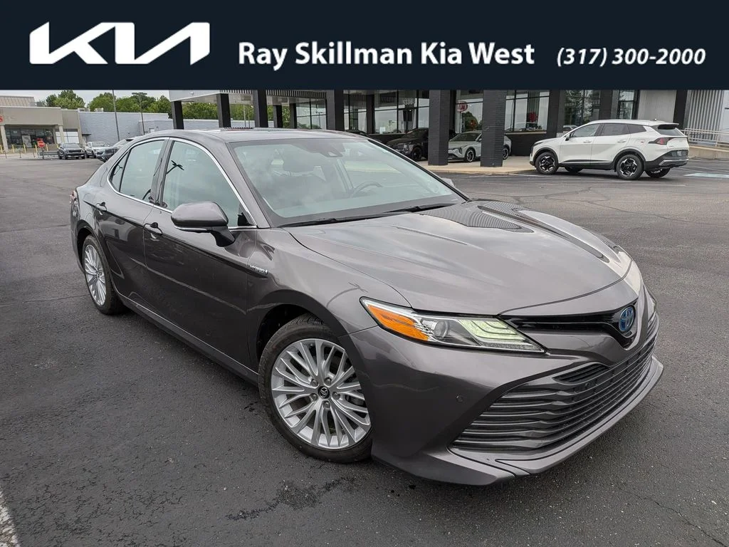 2019 Toyota Camry 2.5 Auto XLE Hybrid's photo