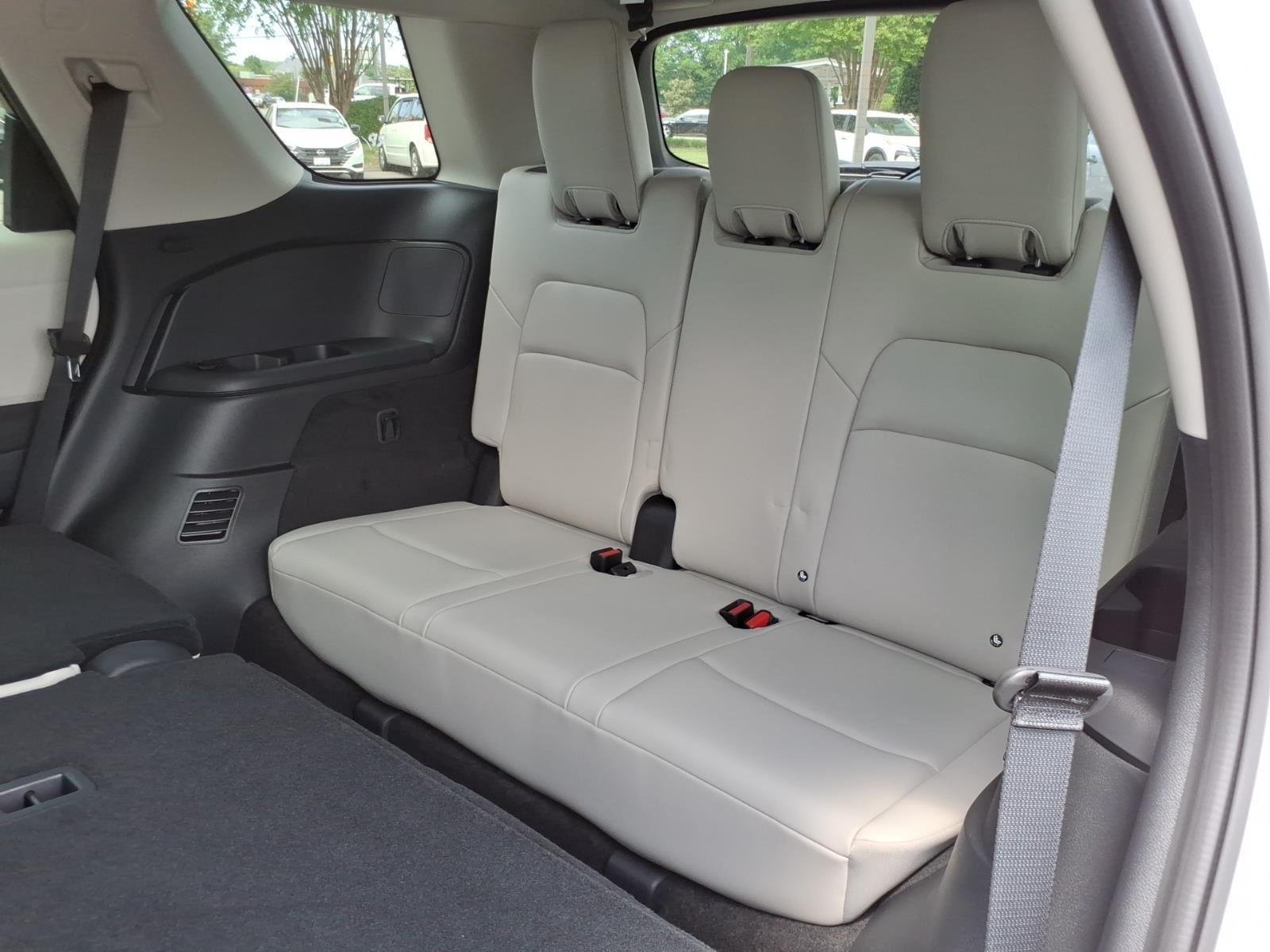 New 2026 Everest White Pearl TriCoat Nissan SL image 24