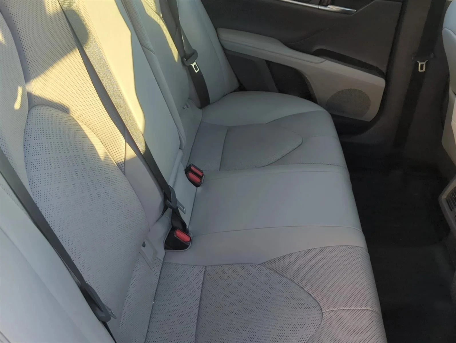 Used 2021 Wind Chill Pearl Toyota XSE image 24