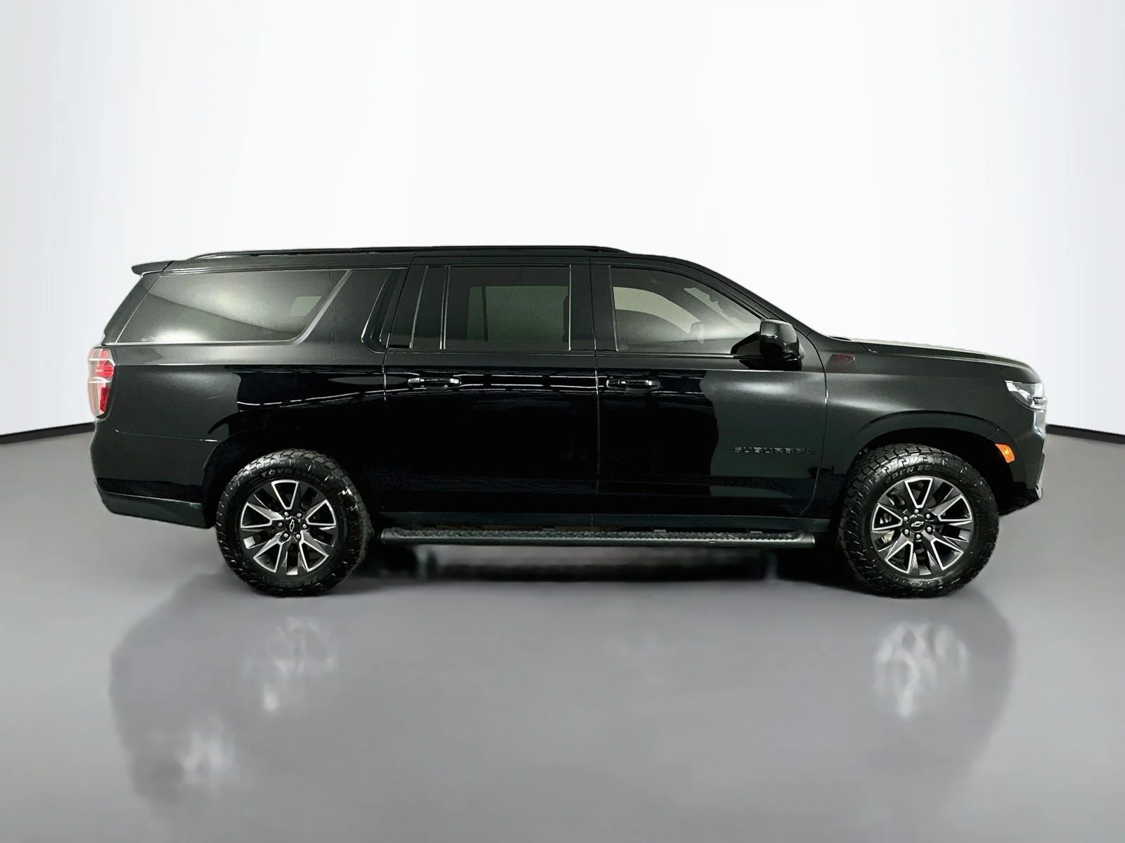 Used 2022 Black Chevrolet Z71 image 9