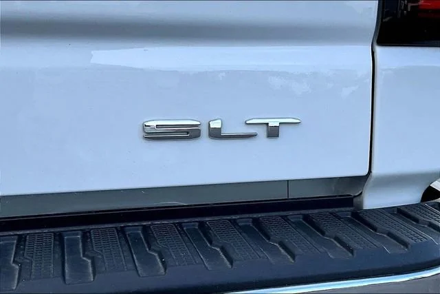 Used 2024 Summit White GMC SLT image 24