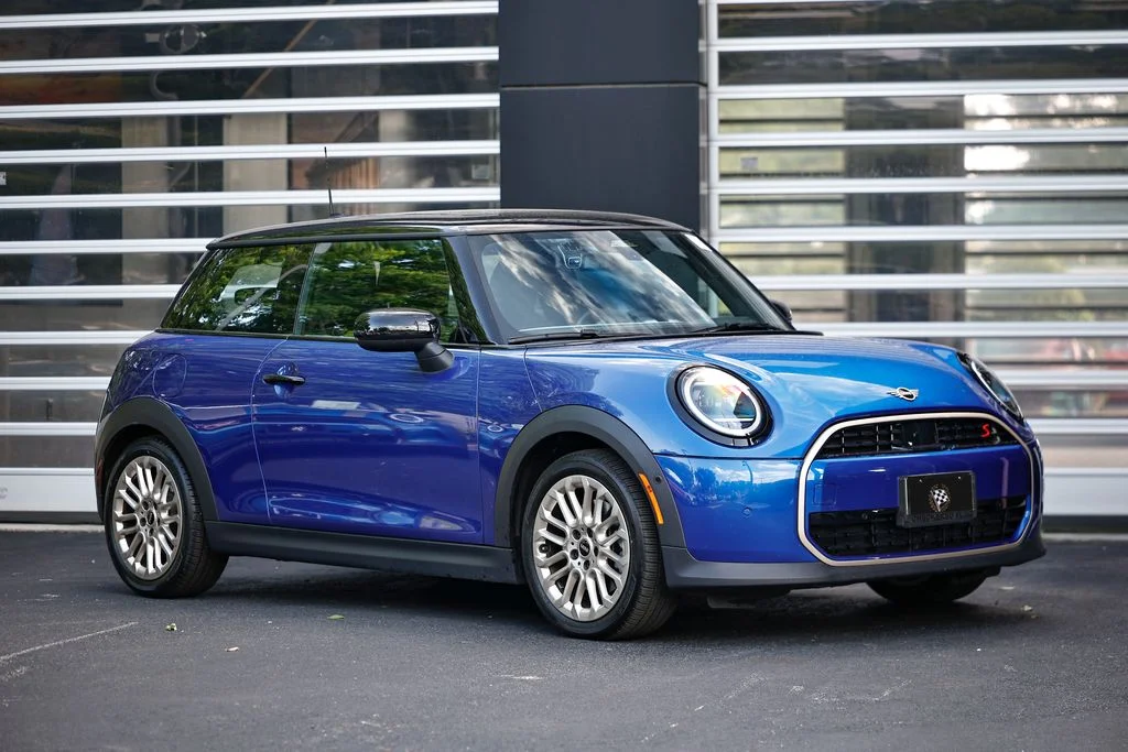 2025 MINI Hardtop Cooper S Signature's photo