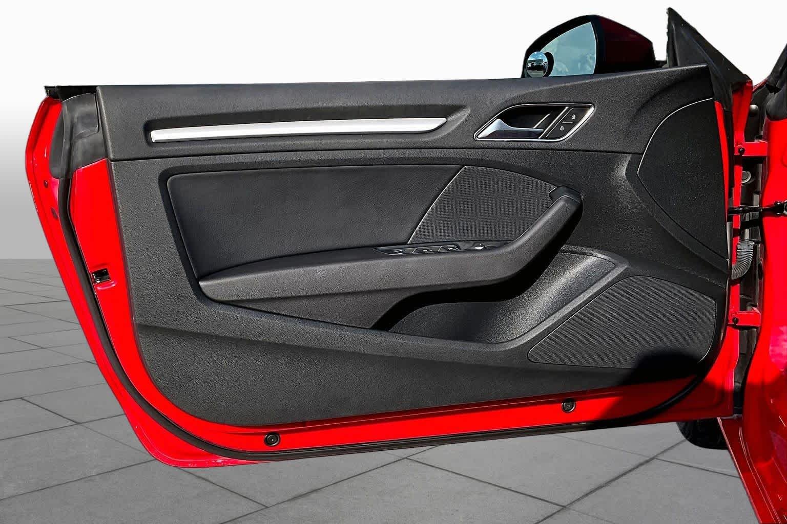 Used 2018 Tango Red Metallic/Black Roof Audi Premium image 20