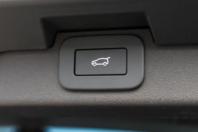 Used 2025 Gray Land Rover S image 39