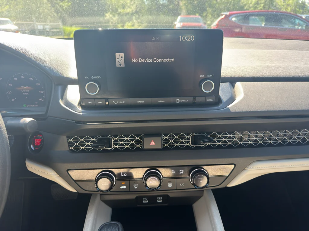 Used 2024 Solar Silver Metallic Honda LX image 11