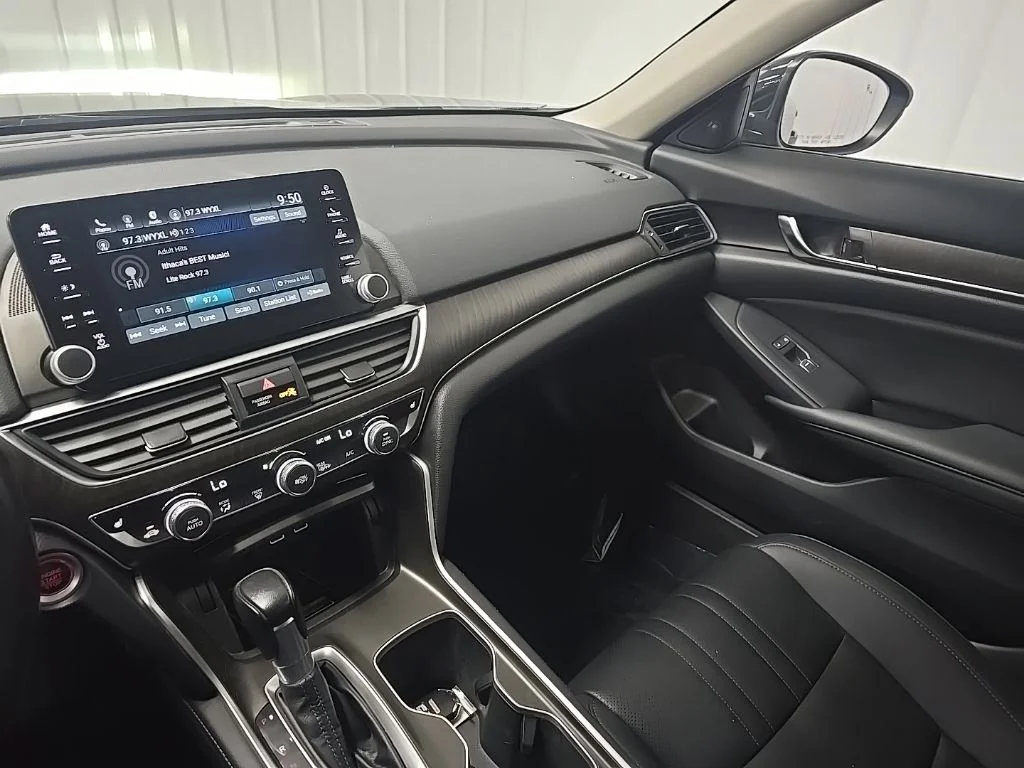 Used 2022 Black Honda EX-L image 26
