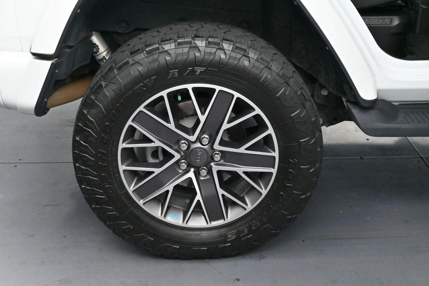 Used 2023 Bright White Clearcoat Jeep Sahara High Altitude image 33
