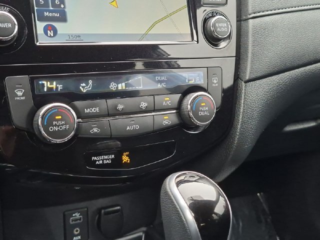 Used 2017 White Nissan SV image 22