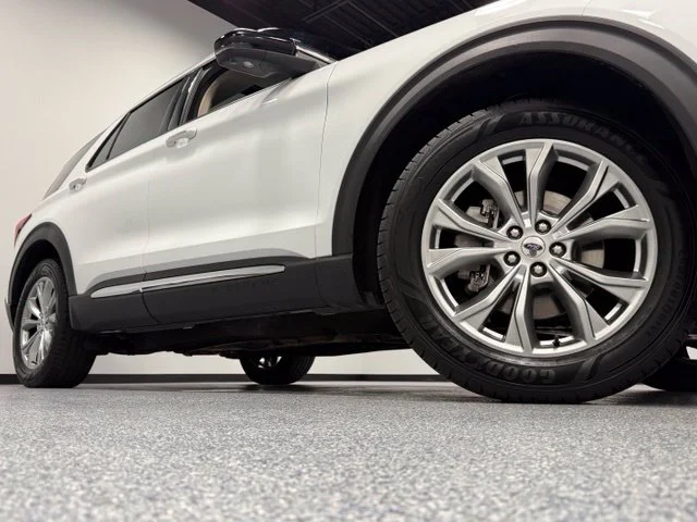 Used 2021 White Ford Limited image 2