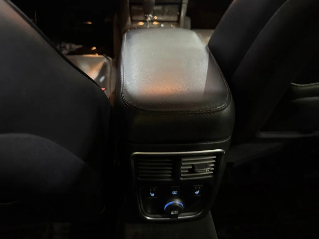 Used 2011 Ivory Chrysler Base image 31