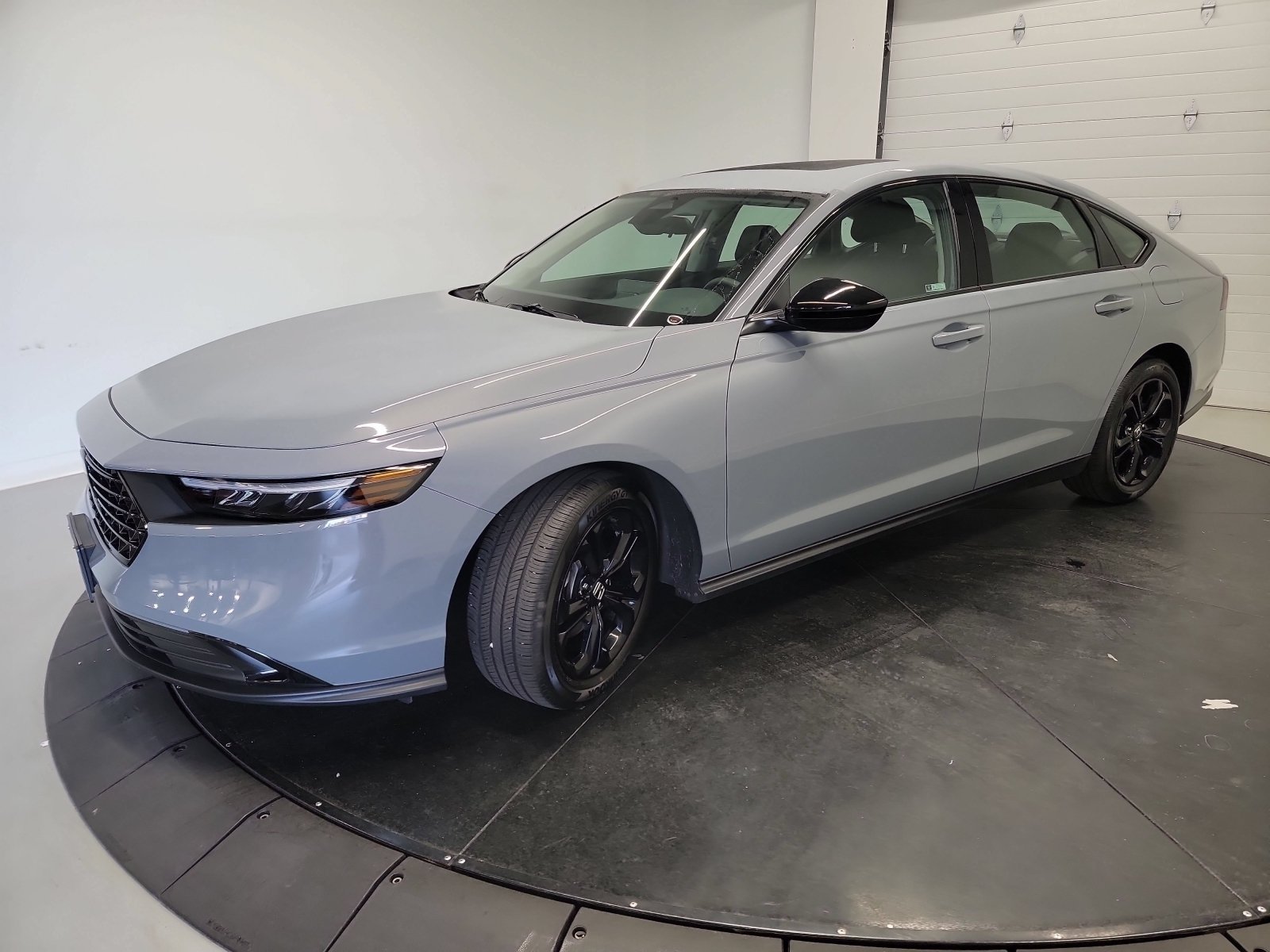 Certified Used 2025 Urban Gray Pearl Honda SE image 3