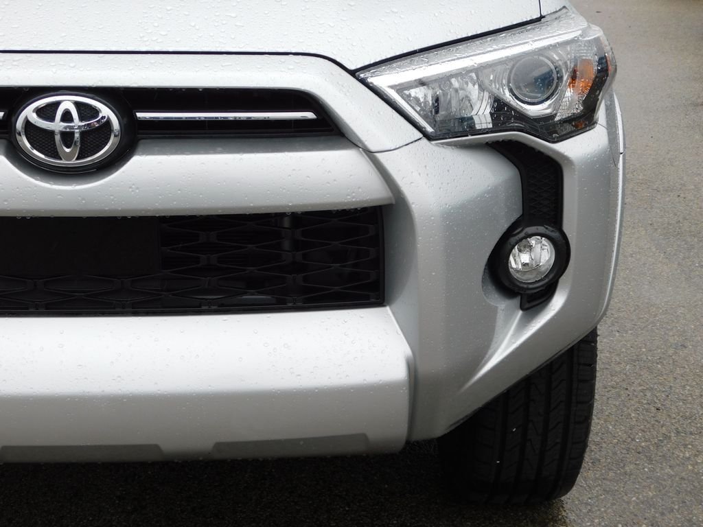 Used 2020 Classic Silver Metallic Toyota SR5 image 7