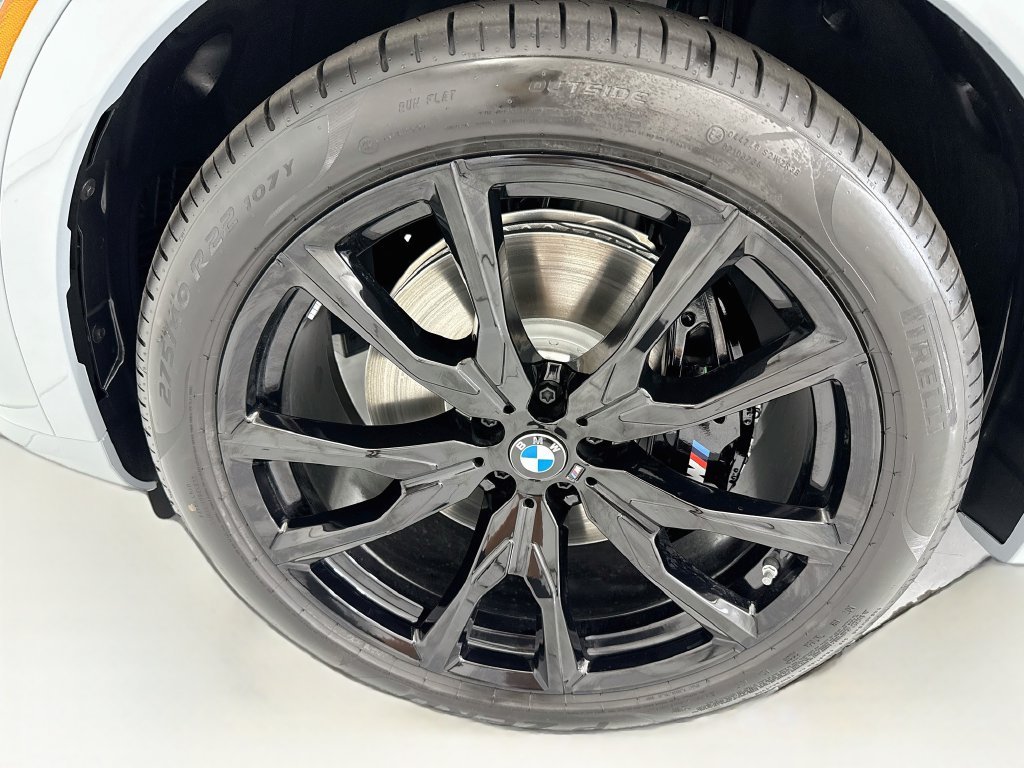 New 2027 Gray Metallic BMW xDrive40i image 30