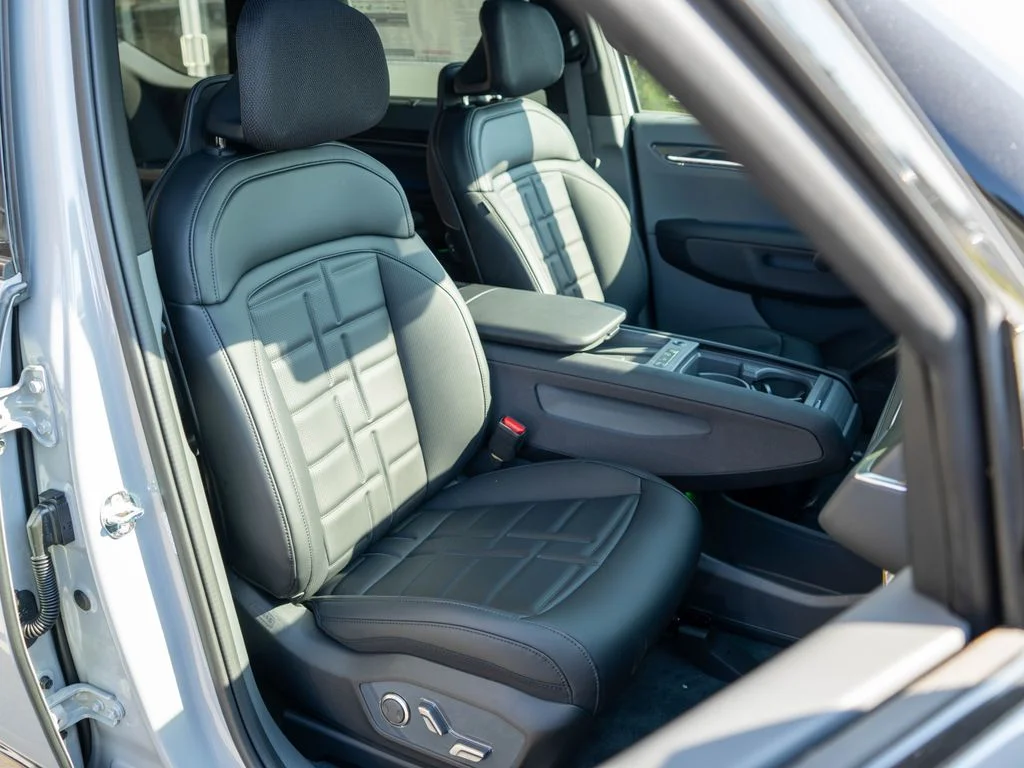 New 2026 Wolf Gray Kia Land AWD image 9