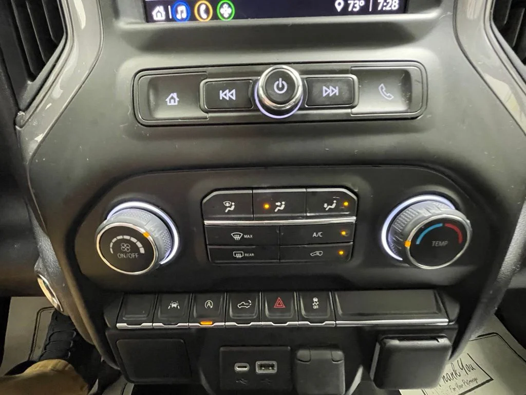 Used 2022 White Chevrolet Custom image 19