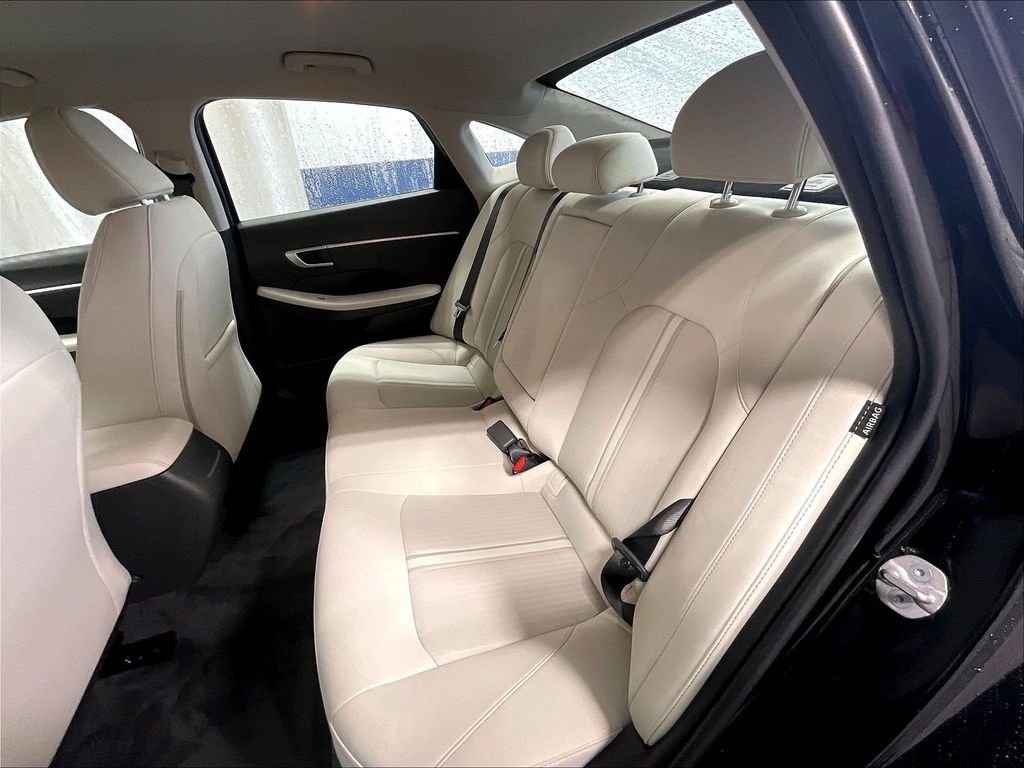 Used 2025 Black Hyundai SEL image 15