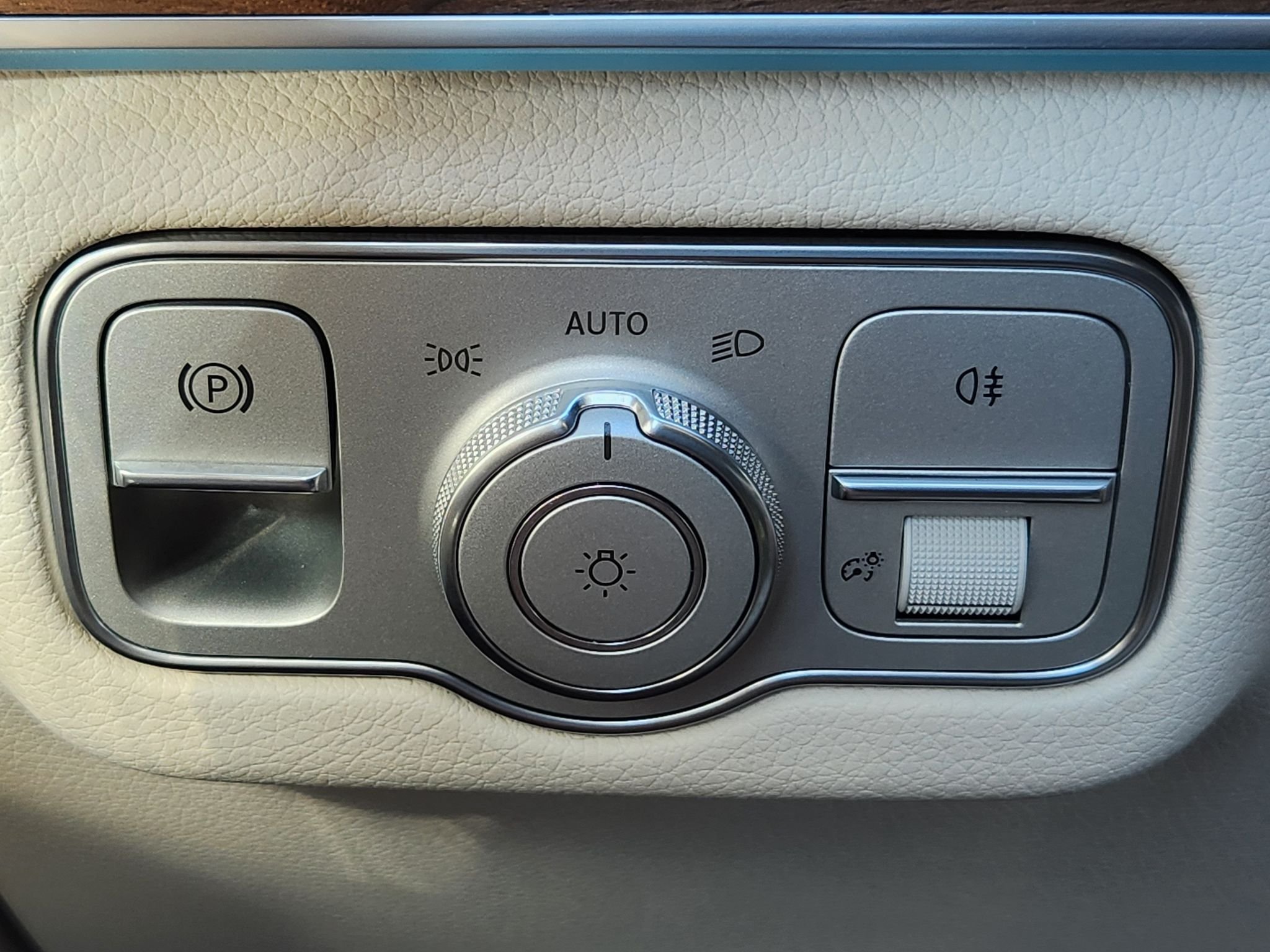Certified Used 2026 Polar White Mercedes-Benz 450 4MATIC® image 30