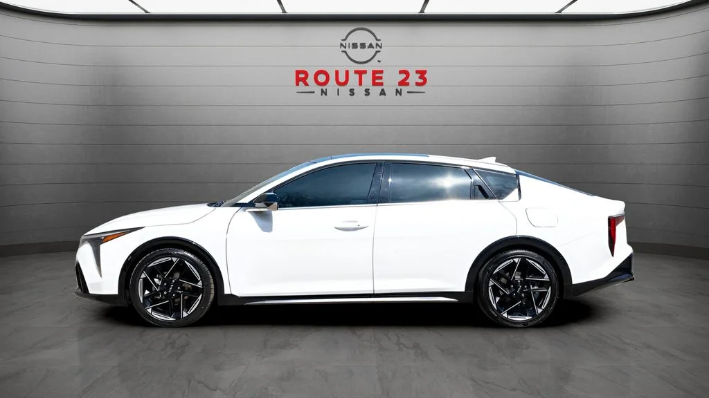 Used 2025 White Kia GT-Line image 5