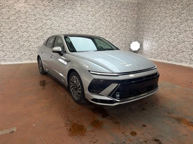 New 2026 Aero Silver Hyundai Limited image 1