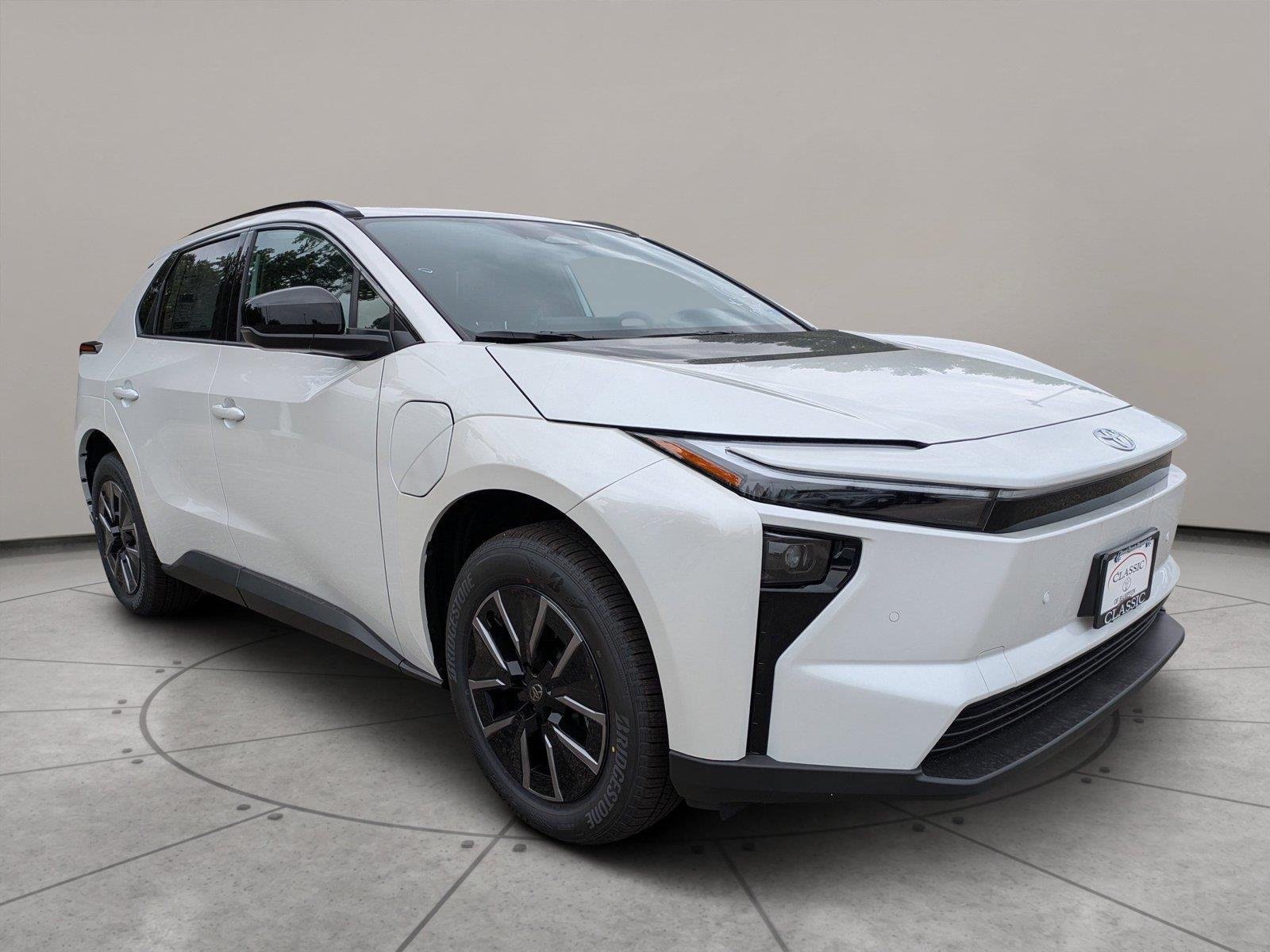 New 2026 Wind Chill Pearl Toyota XLE image 1