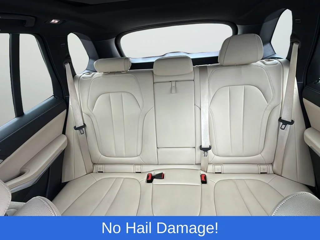 Used 2019 Black BMW xDrive40i image 23