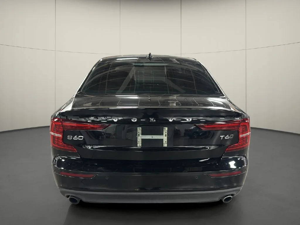 Used 2019 Black Volvo T6 Momentum image 6