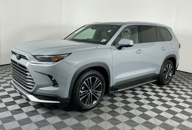 Used 2026 Silver Toyota MAX Platinum image 4