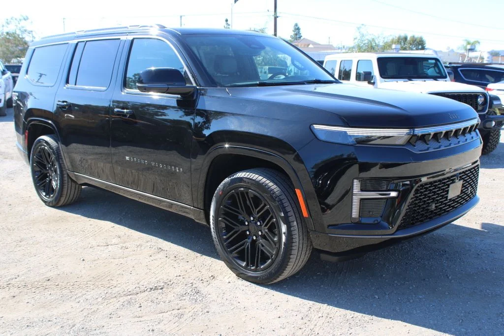 New 2026 High Gloss Black Exterior Paint Jeep Limited Reserve image 3