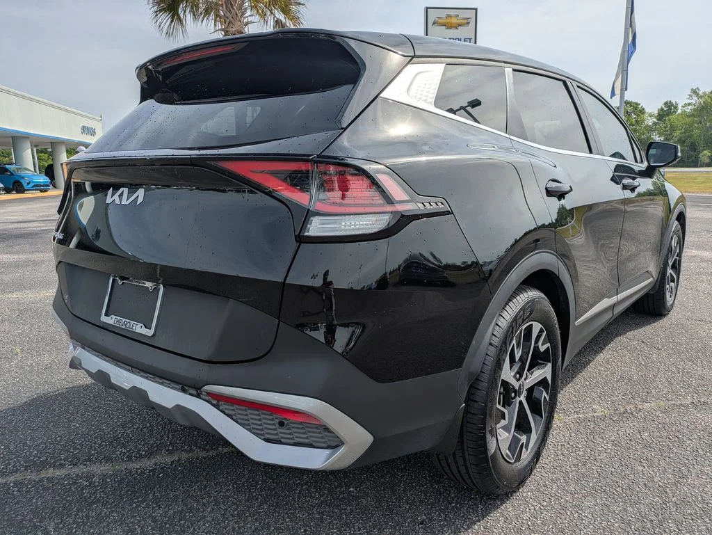 Used 2023 Black Kia EX image 5
