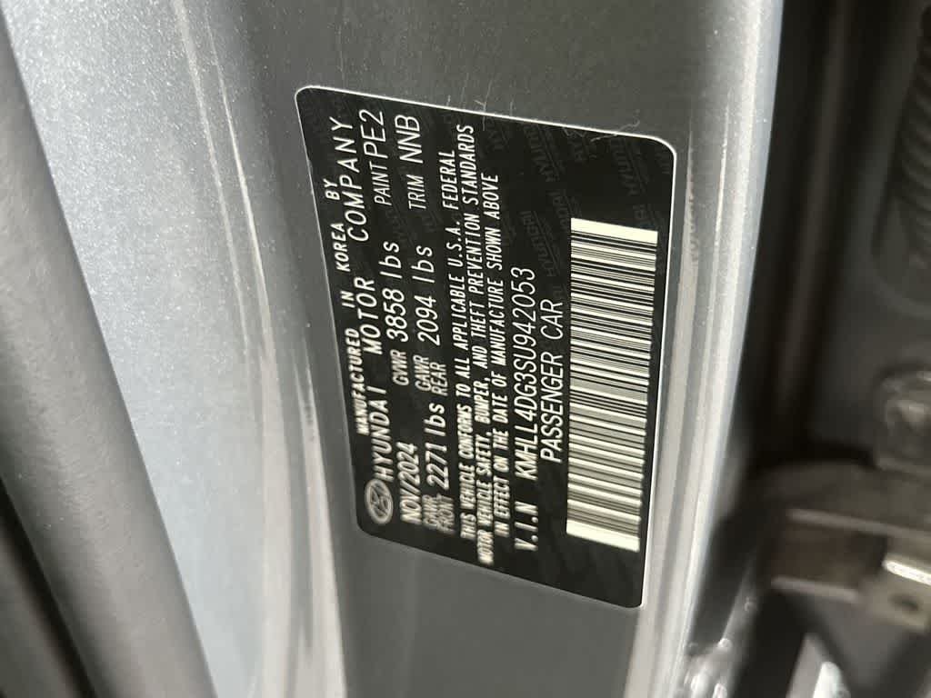 Used 2025 Ecotronic Gray Hyundai SE image 29