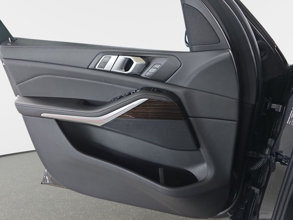 Used 2020 Dark Graphite Metallic BMW sDrive40i image 27