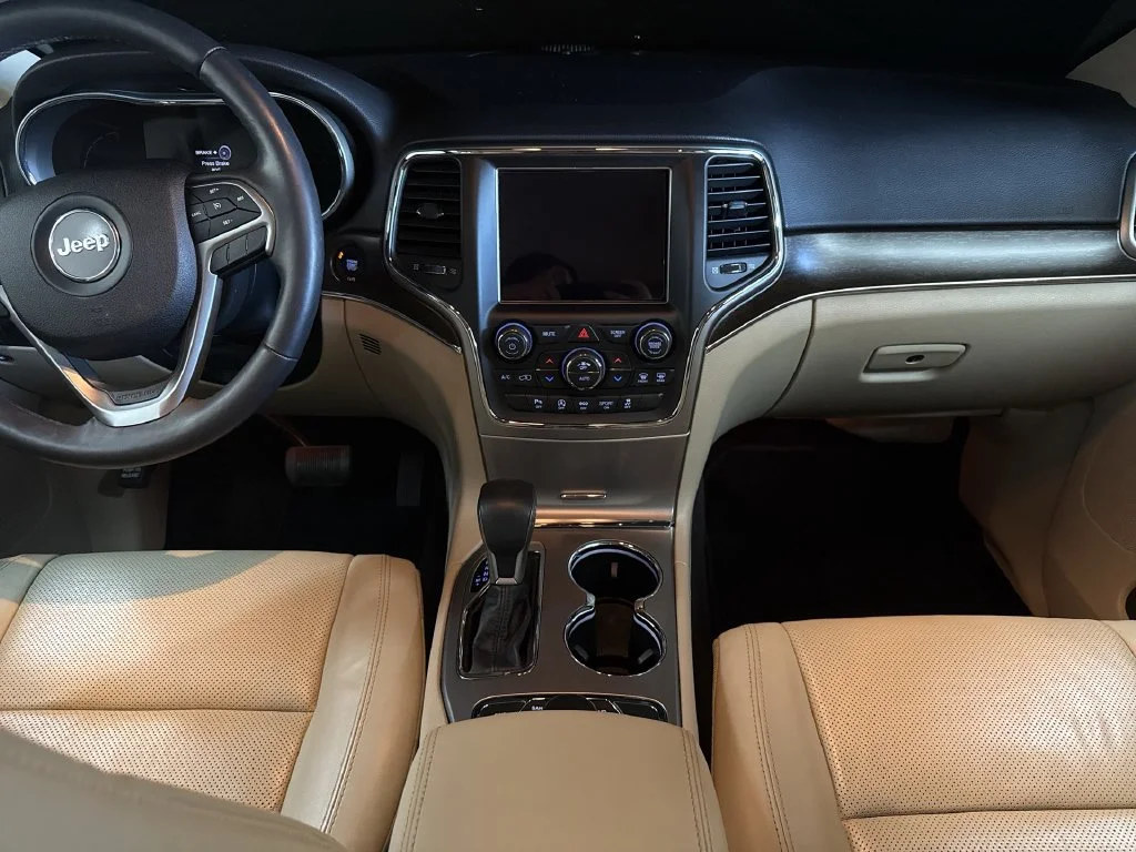 Used 2018 Velvet Jeep Limited image 20