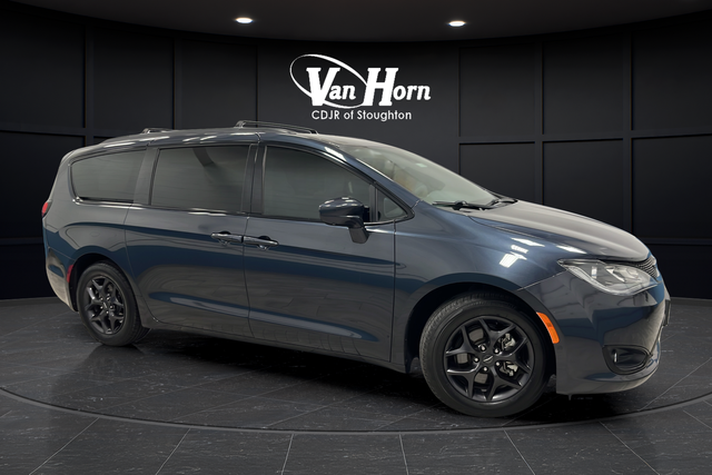 Used 2020 Maximum Steel Metallic Clearcoat Chrysler Touring L image 1