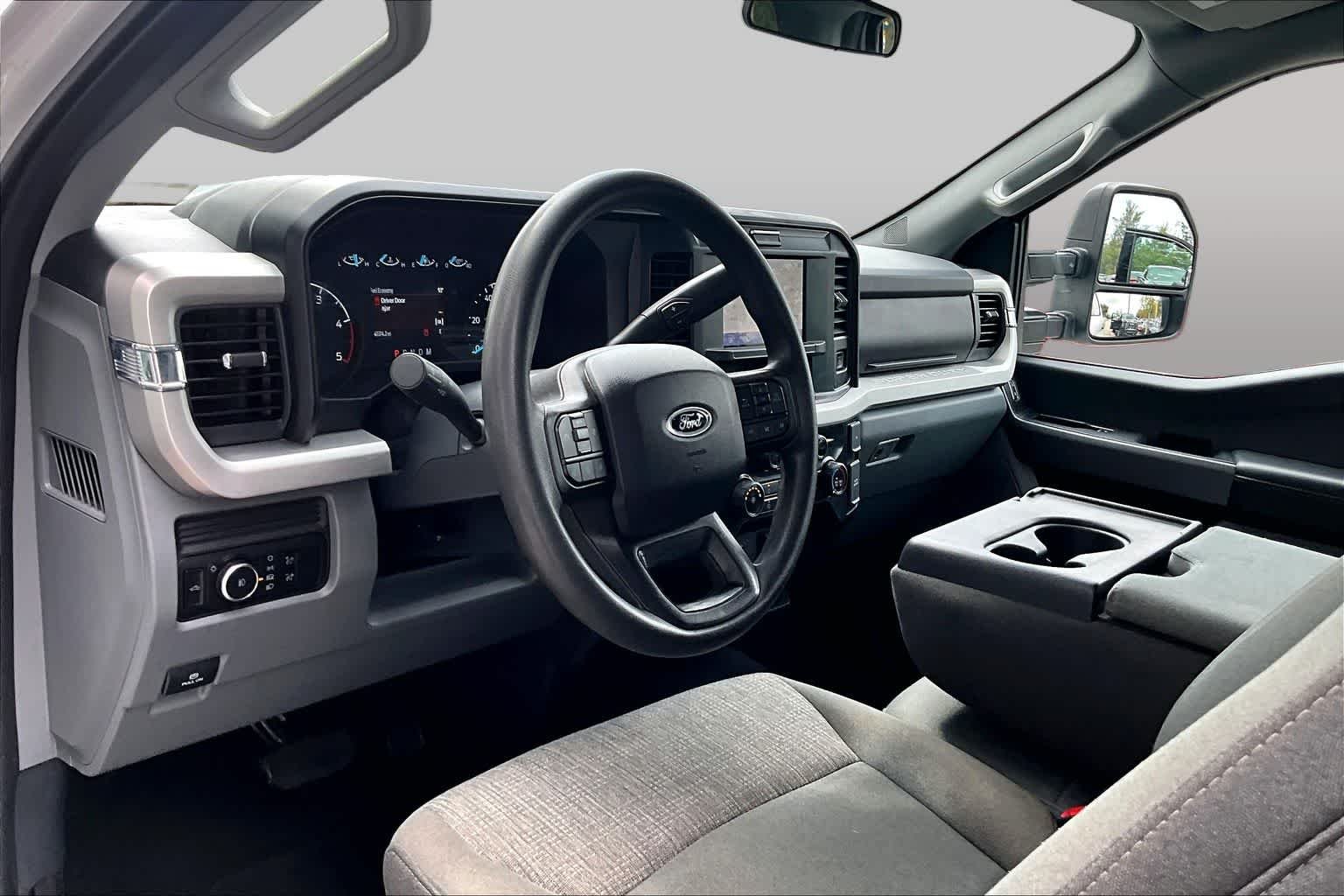 Used 2025 Oxford White Ford XLT image 18