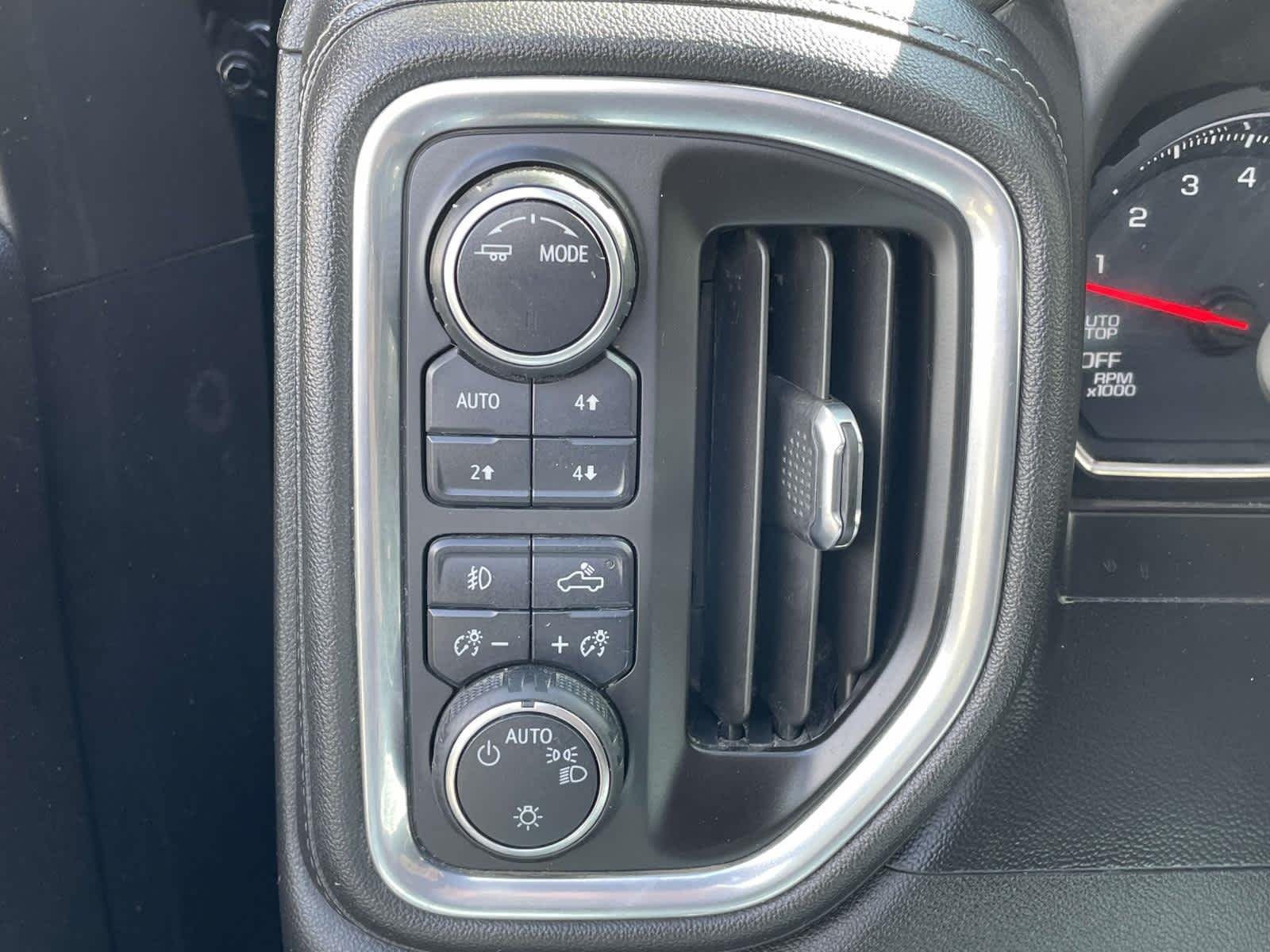 Used 2021 BLACK Chevrolet RST image 28