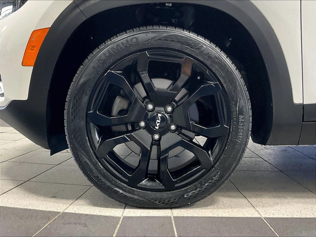 Used 2024 White Kia X-Line image 7