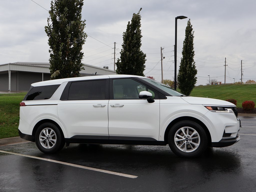 2022 Kia Carnival LXS photo 4